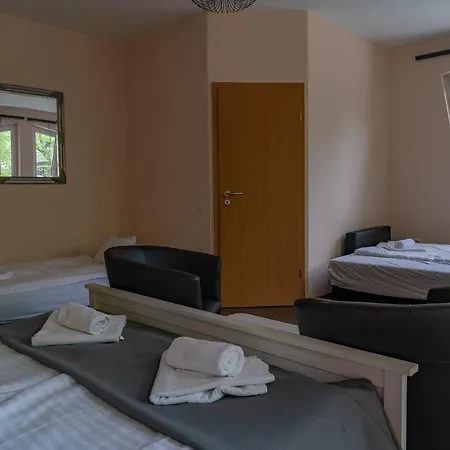 Accomo Apartmanhaz 3* シオーフォク