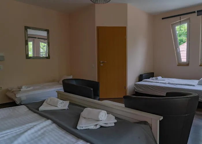 Accomo Apartmanhaz 3* シオーフォク