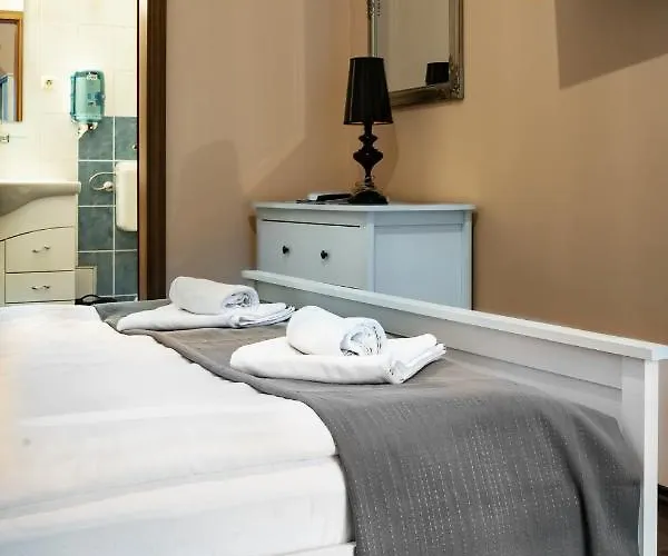 Accomo Apartmanhaz 3* シオーフォク